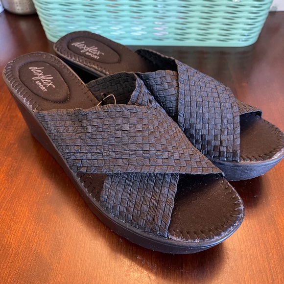 NWT Dexflex Sport Women's Wind Vent Black Wedge Sandals - Picture 2 of 8